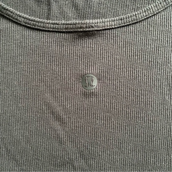 Lululemon Black LA Front Cut-Out Crop Tank - Picture 5 of 6